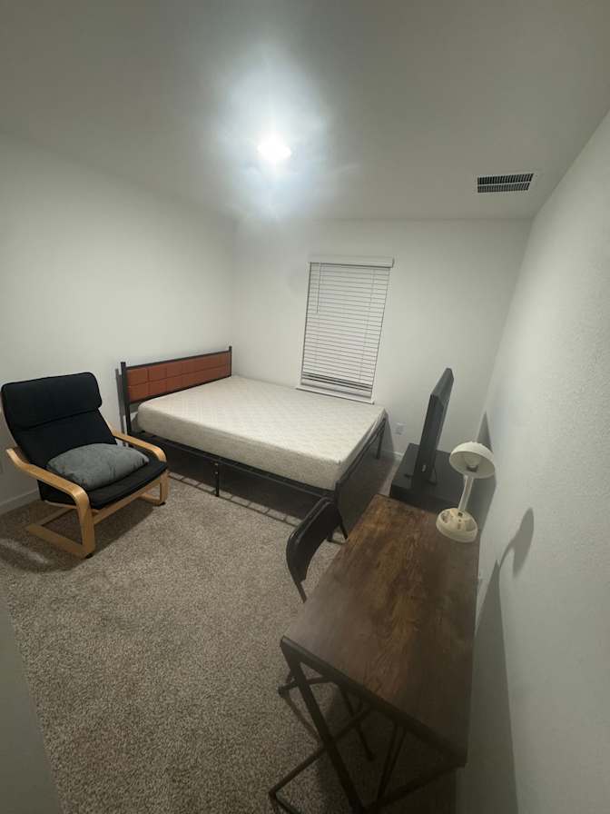 dongbum shin's room