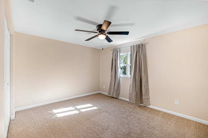 lifedoorrentals's room