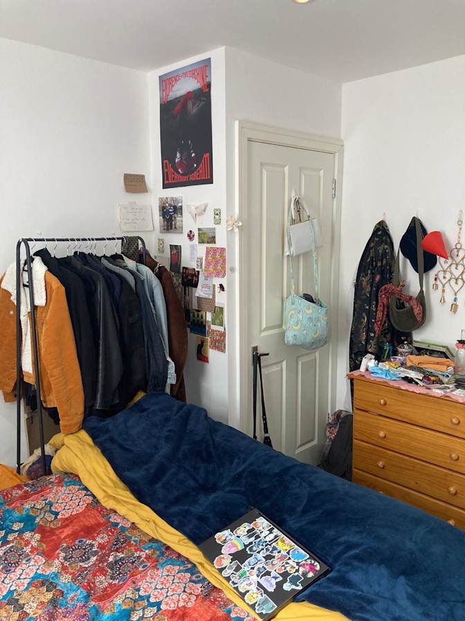 Eve's room