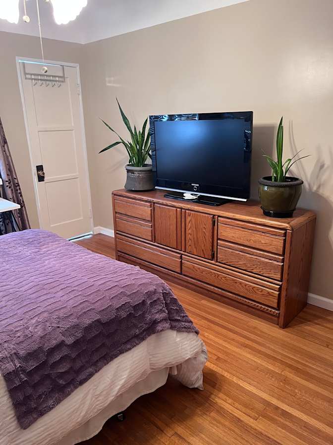 Tom's room