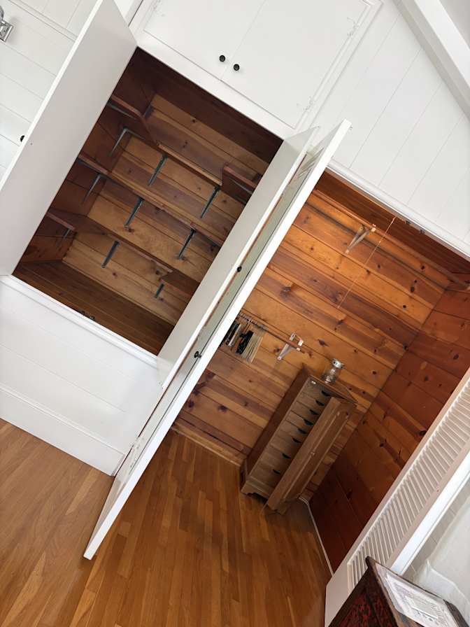 Edgar A. Macías's room