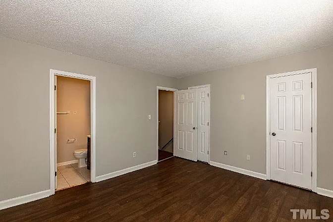 Alcove Rooms's room