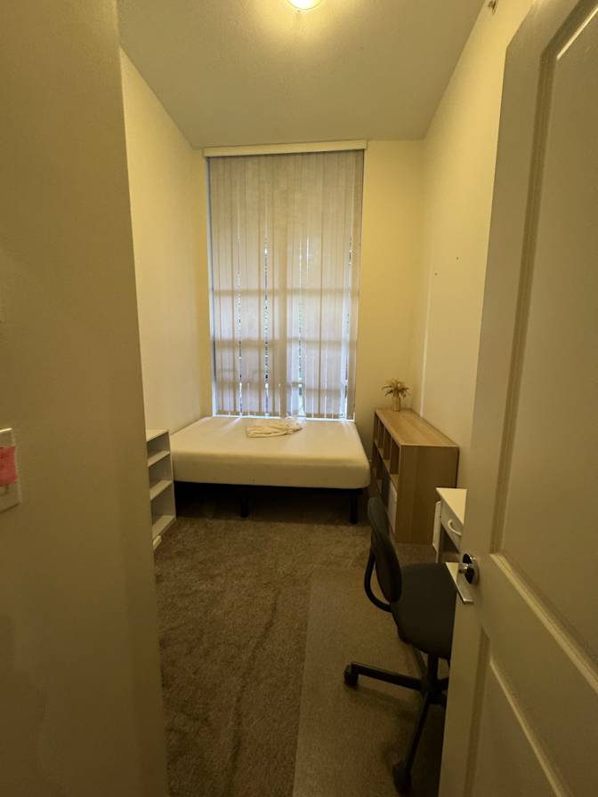 julie bonnal's room