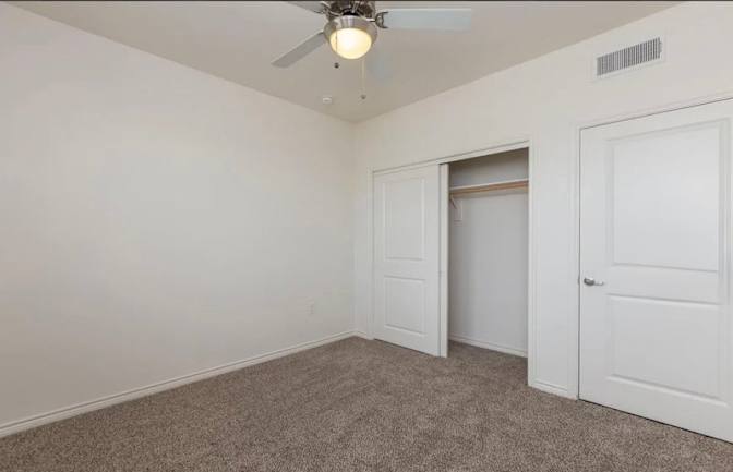 Looking for Roommates's room