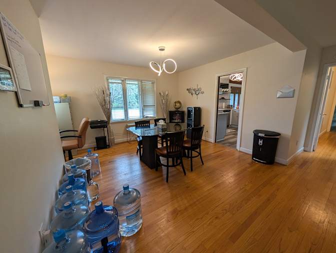 Alcove Rooms's room