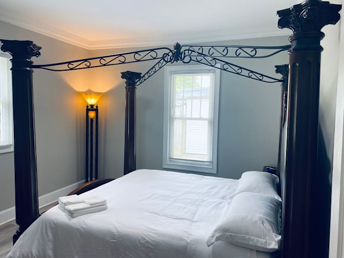 Alcove Rooms's room