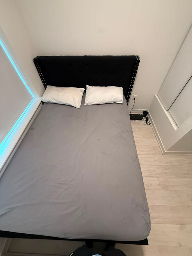 Tomi's room
