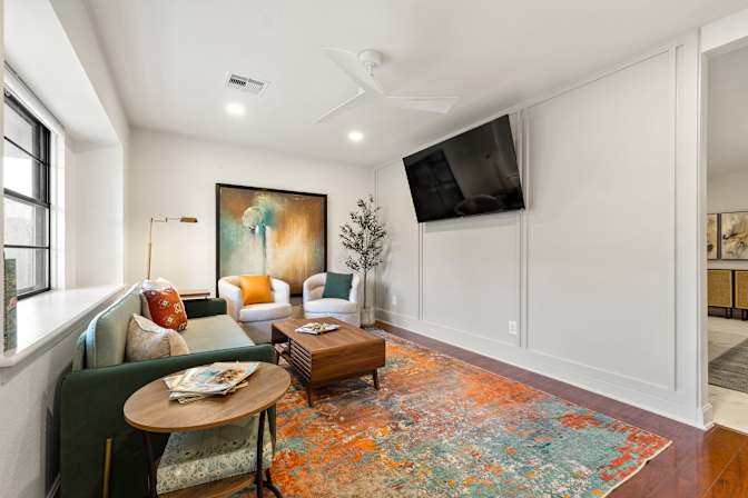 Tomic Properties's room