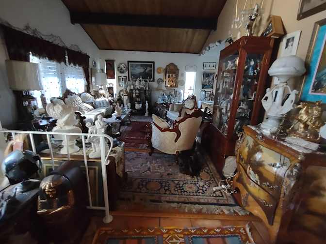 Gayle Wayne's room