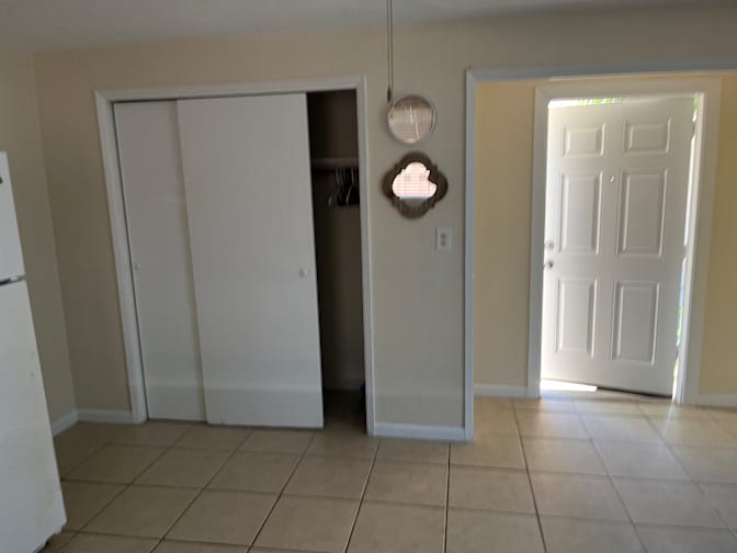 Rent here's room