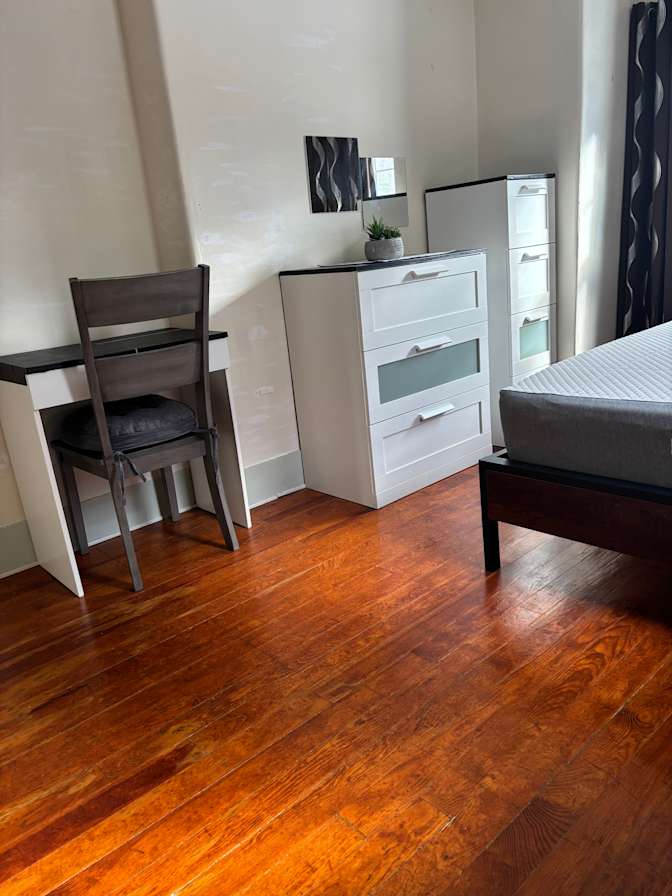 suk lim's room