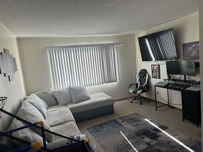 Saulvito Salas's room