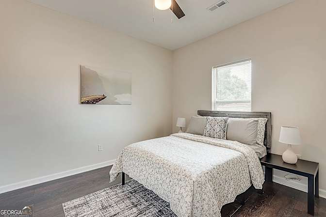 Alcove Rooms's room