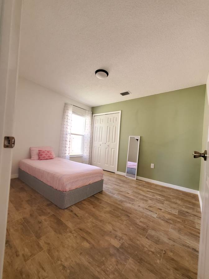 Simhon's room