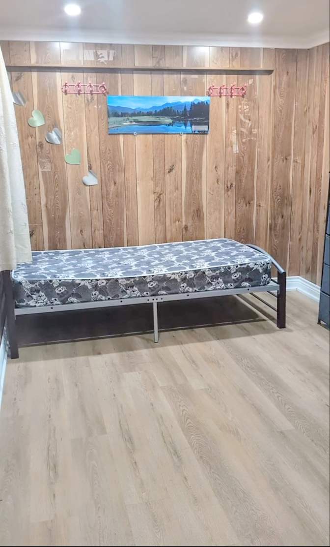 NAHID NASHIMA's room