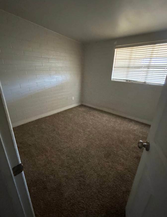 NELLY URIBE's room