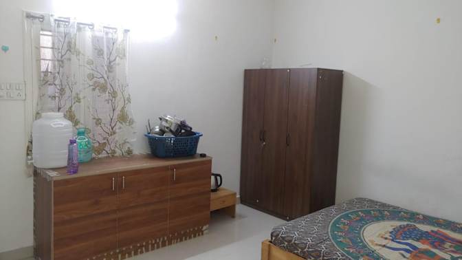 Naveen K N's room