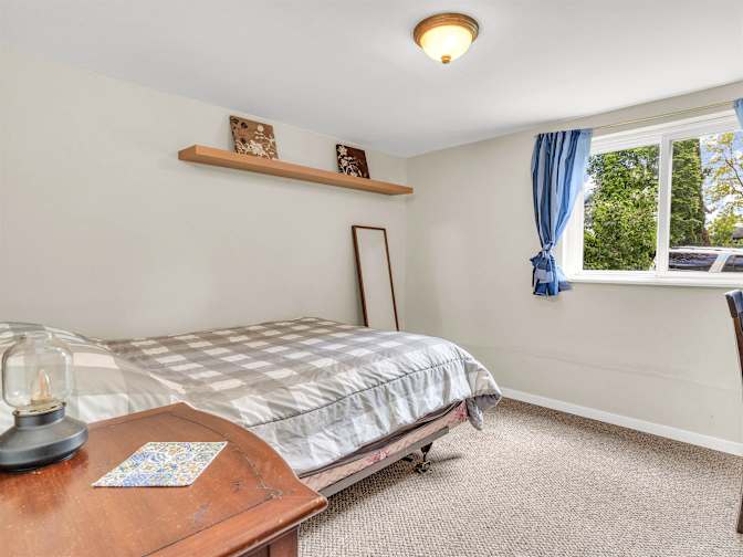 Tom (Langara Share House)'s room