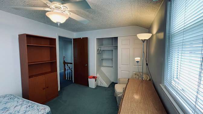 Huanghe's room