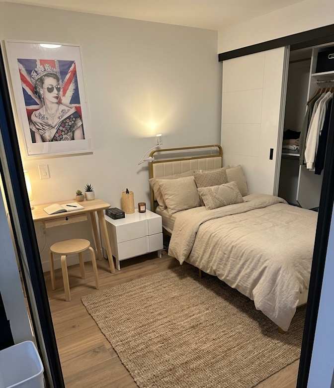 Neo's room