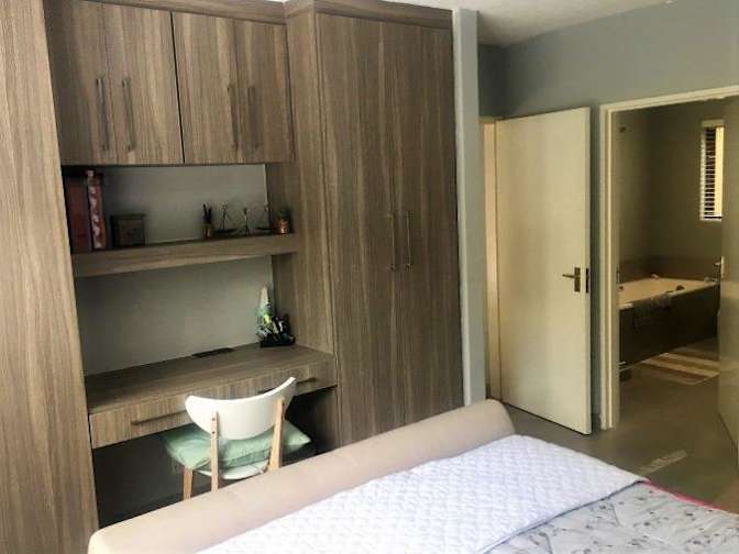 Mejury's room
