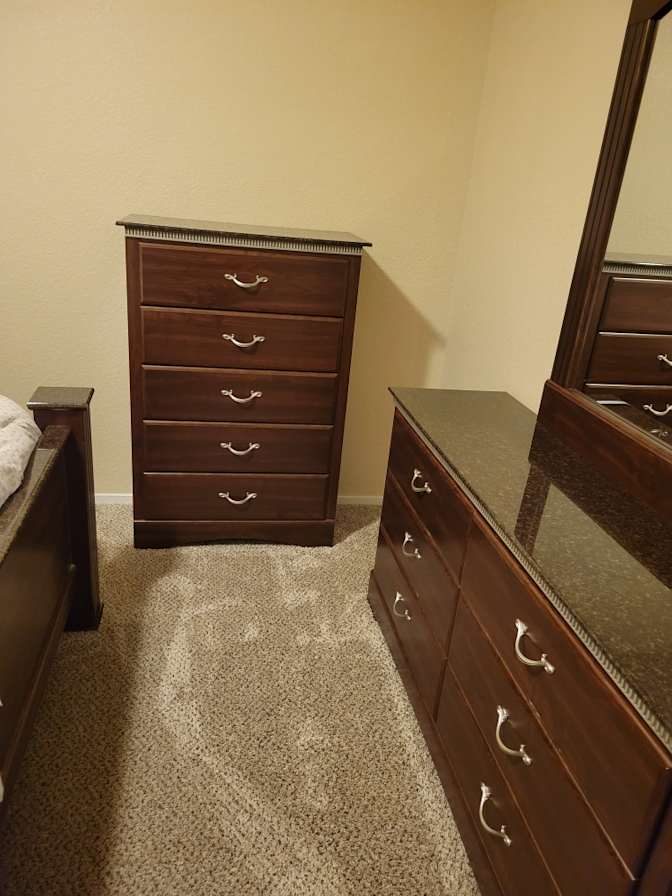 Leslie's room