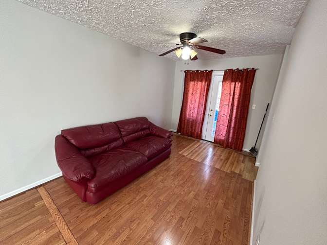 Alcove Rooms's room