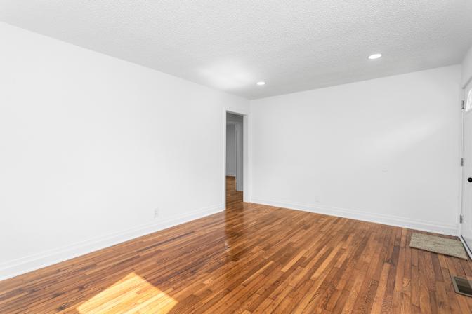 Alcove Rooms's room