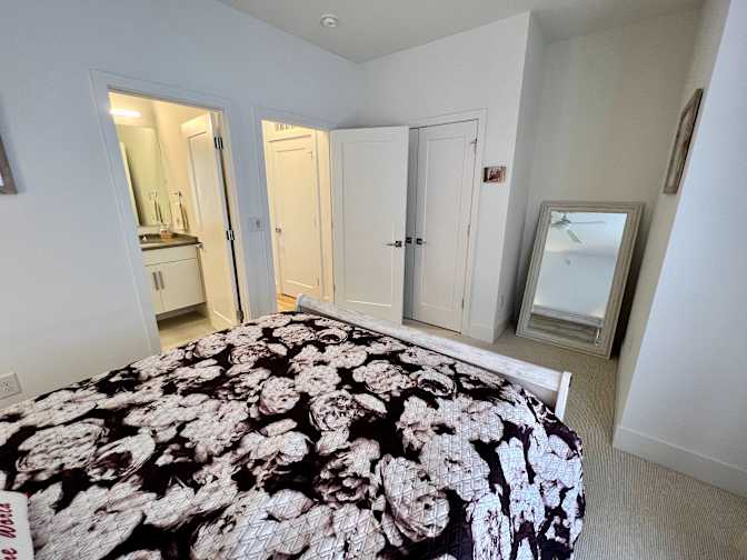 Alcove Rooms's room