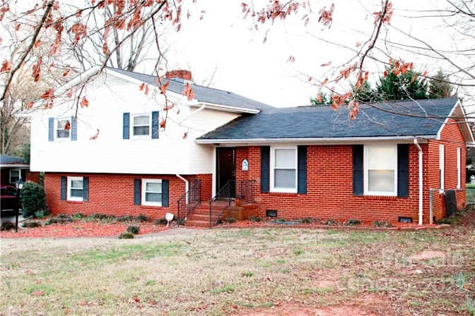 Carolina Realty Link's room