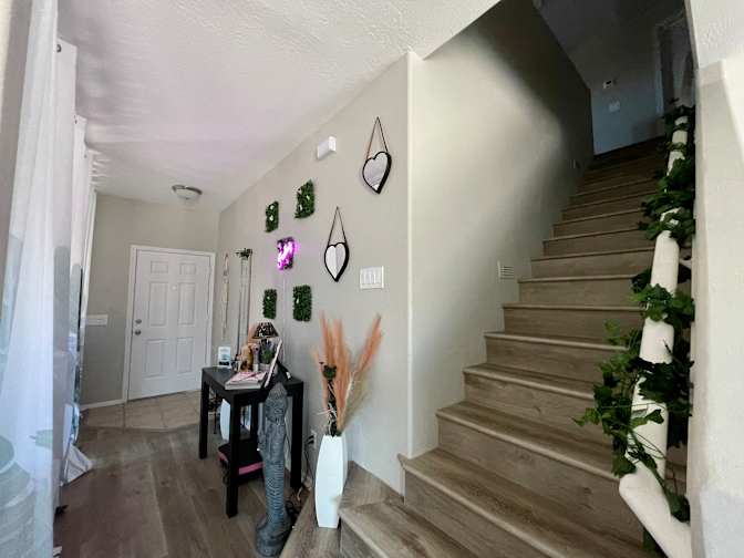 Lia Homes's room