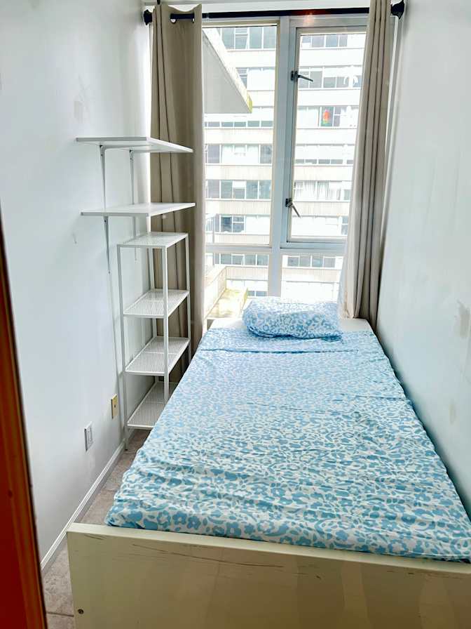 Lee's room