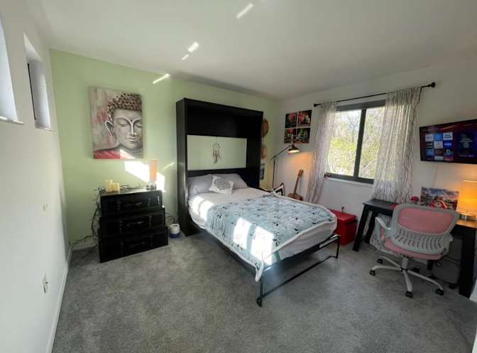 Liz's room