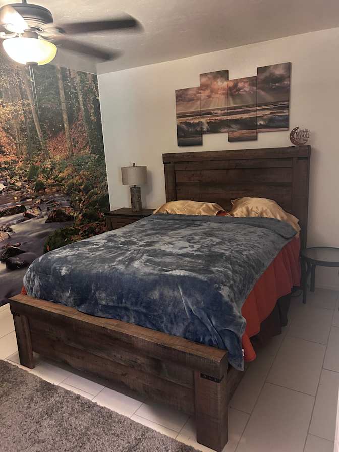 Dan M's room