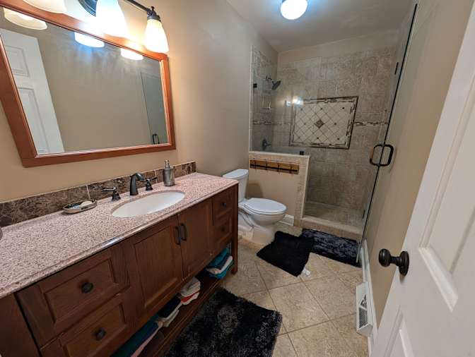 Alcove Rooms's room