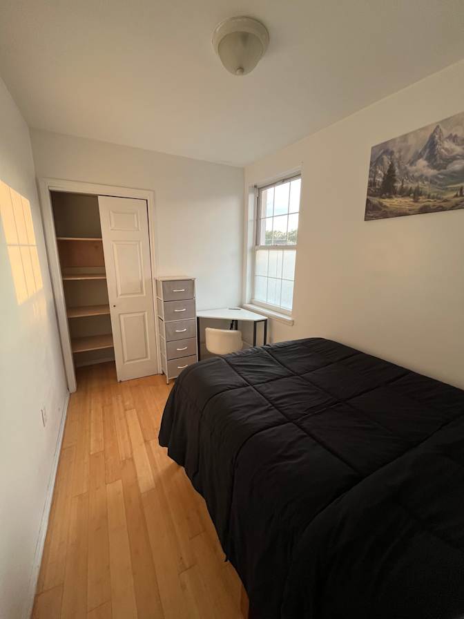 Jonas's room