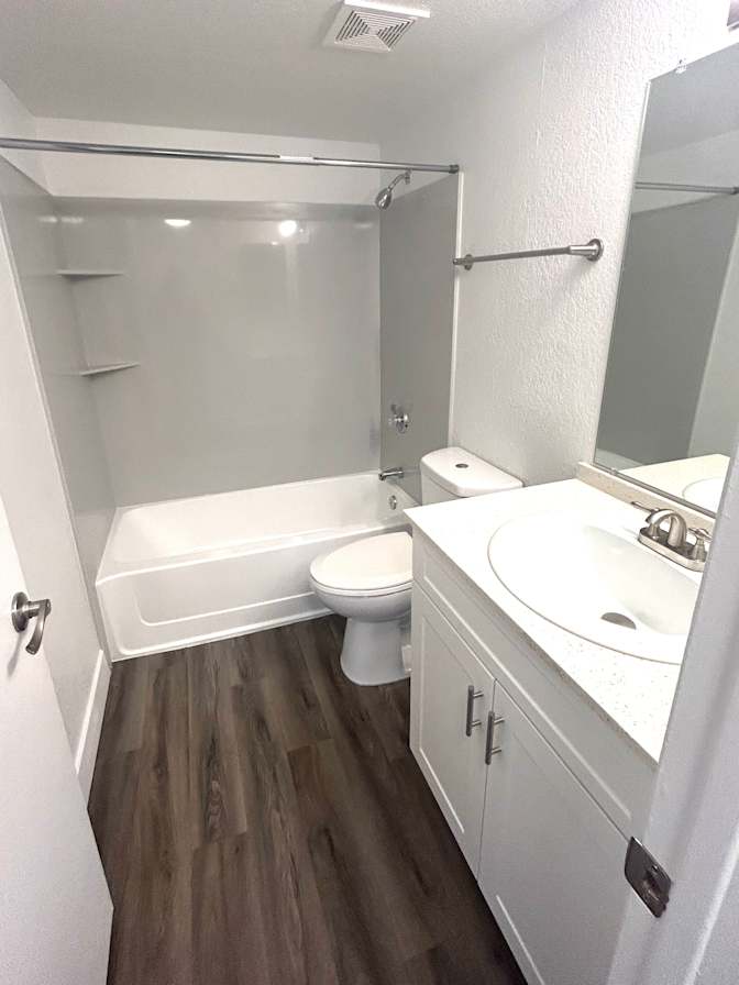 Woodlands Village Apartments's room