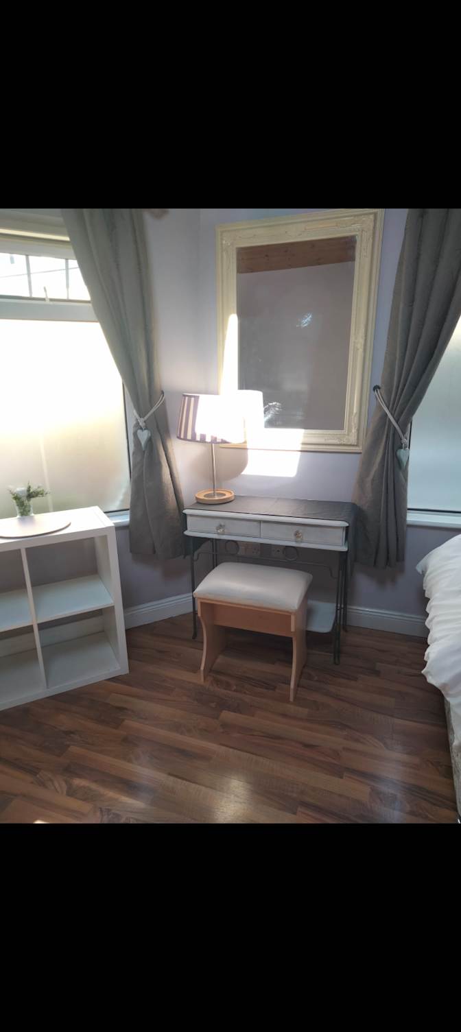 Synthiea Doolan's room