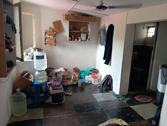 Karthik S's room
