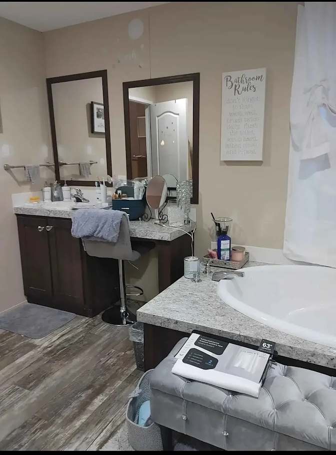 Alcove Rooms's room