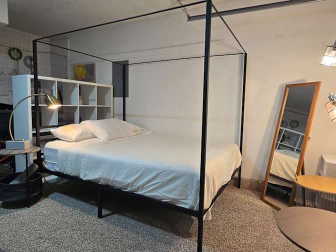 joann rowland's room
