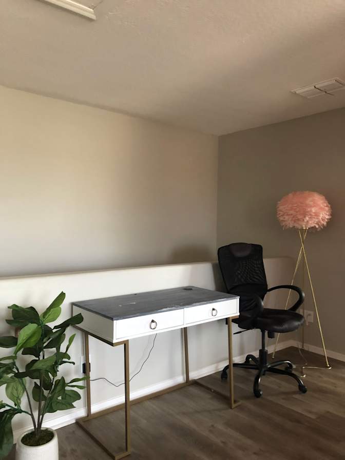 Lia Homes's room