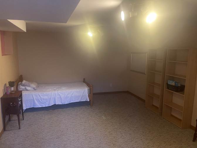 Lon's room