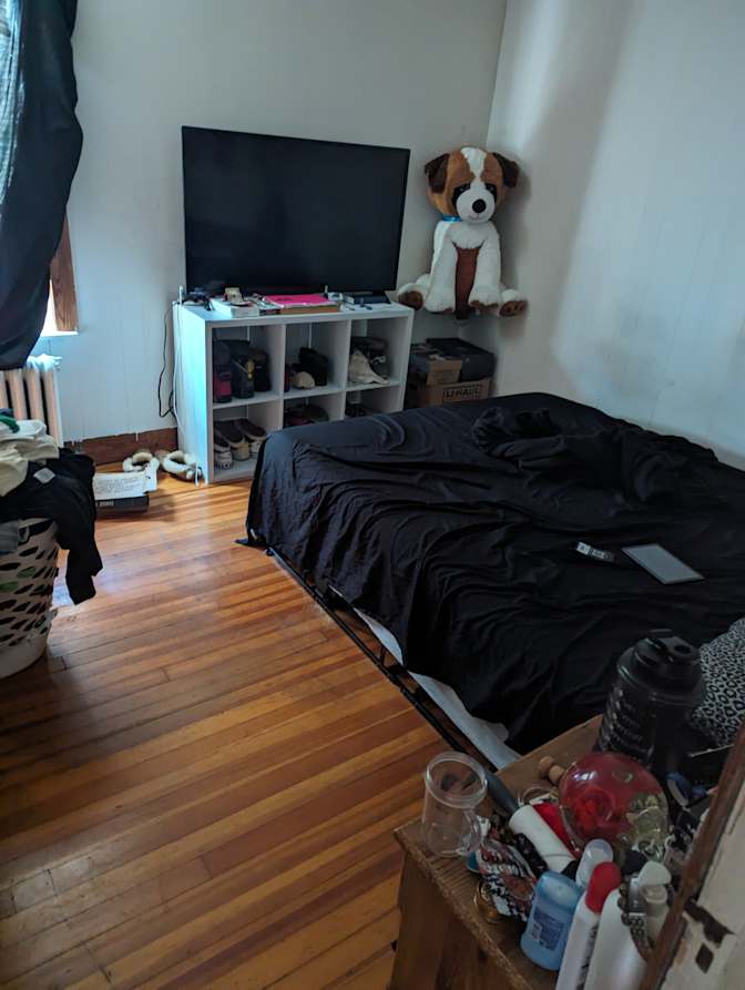 Yong's room