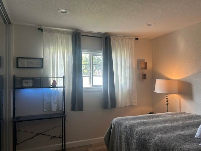 Hoa's room