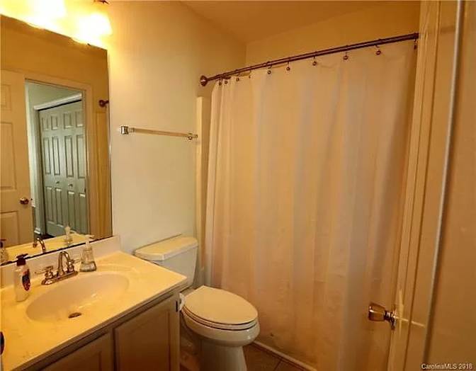 Alcove Rooms's room