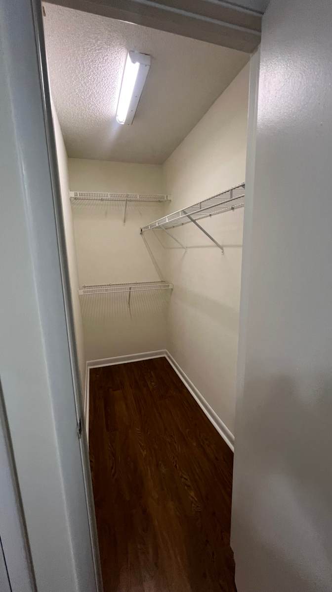 Alcove Rooms's room