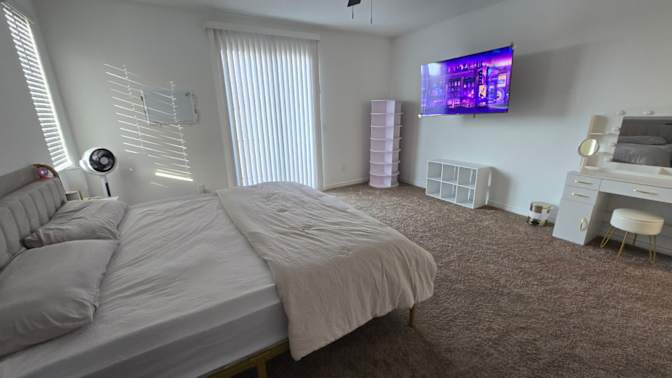 Caroline's room
