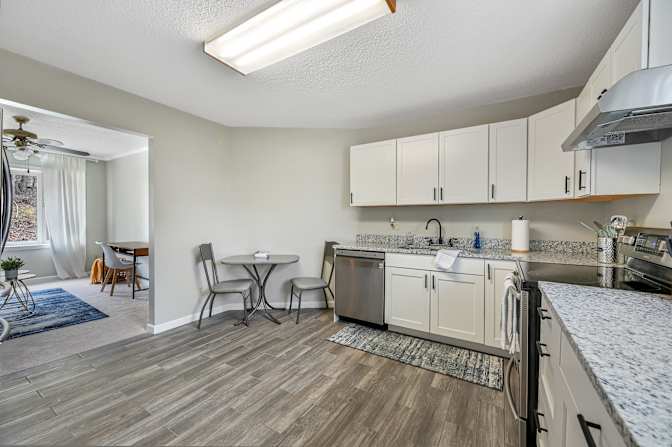 lifedoorrentals's room
