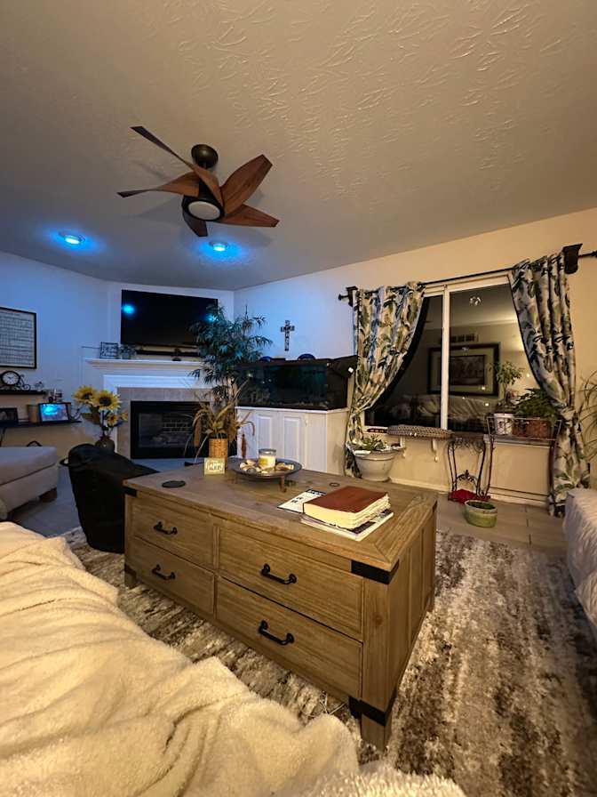 Leslie's room